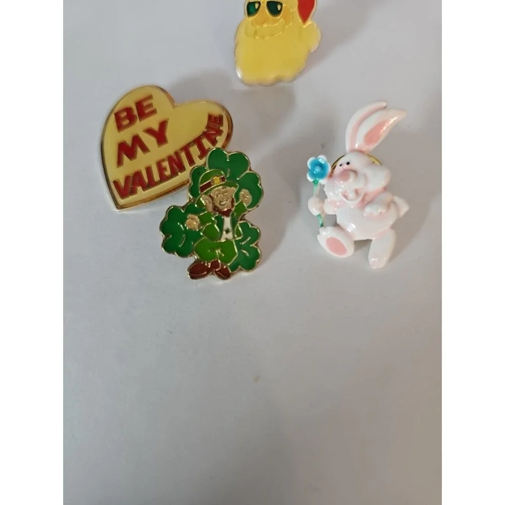 4 Vintage Enamel Holiday Pins Santa, Easter Bunny, St Patty Day‎ Valentine Heart